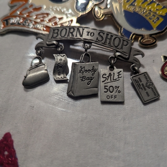 Assorted Sports Team Pins Collection - Picture 5 of 5